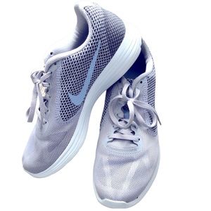 Women’s Nike Revolution 3